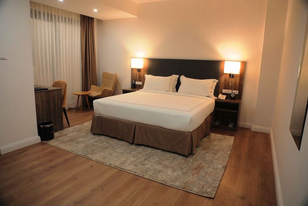 undefined Elmo's Hotel 3