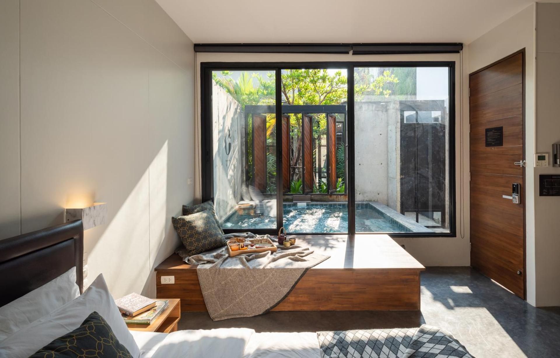 undefined Cherlock Hotel 8