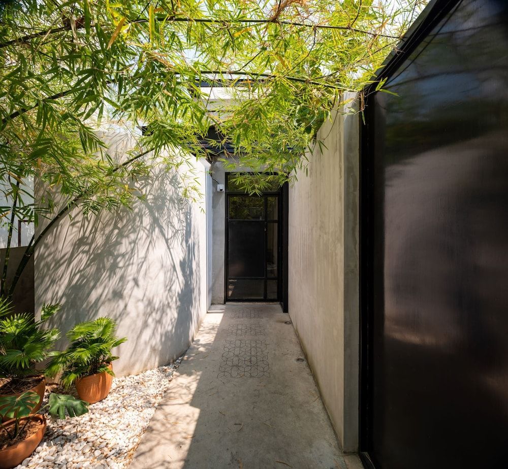 undefined Cherlock Hotel 7
