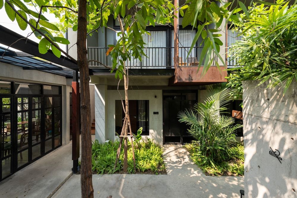 undefined Cherlock Hotel 9
