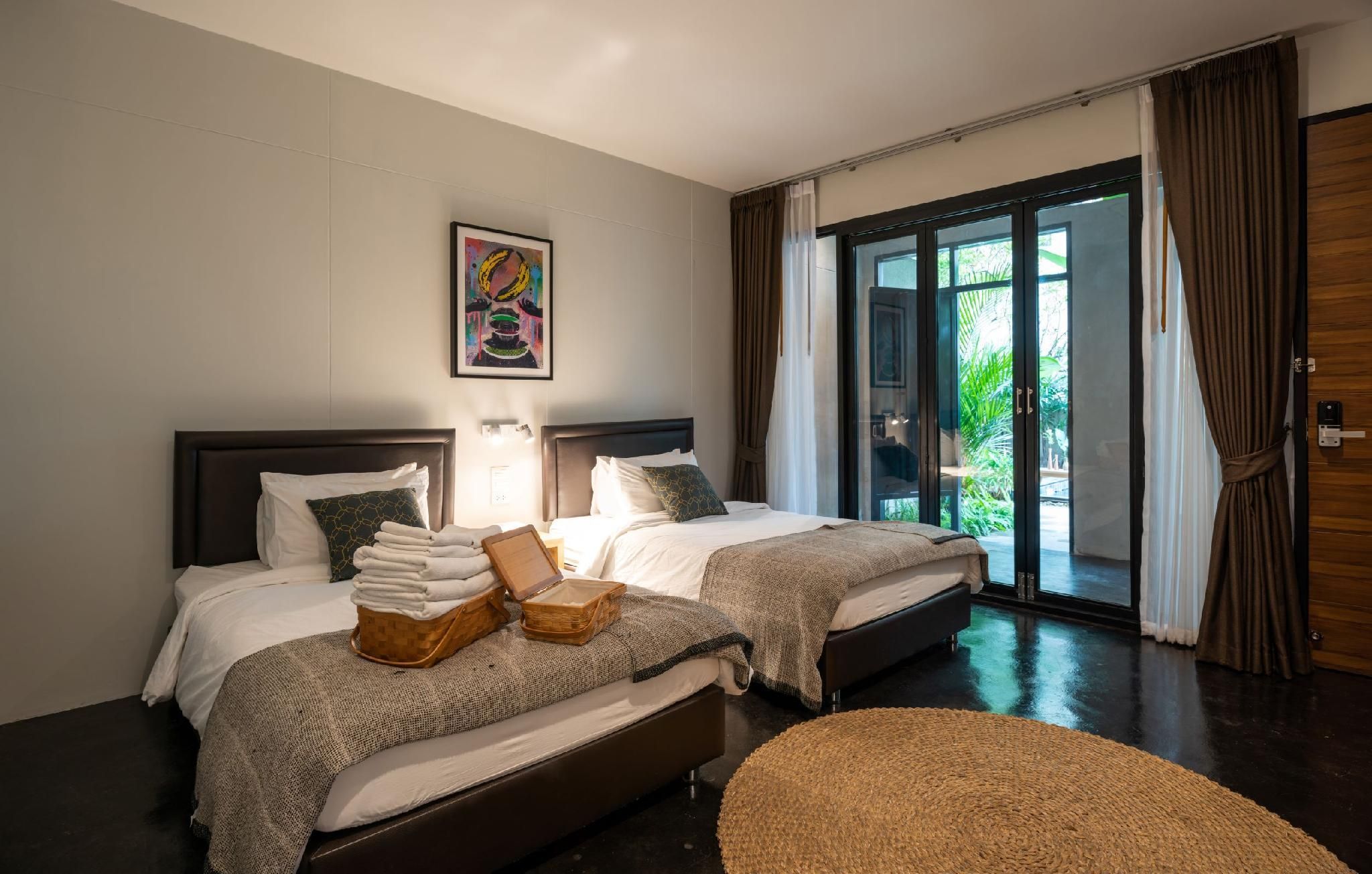 Cherlock Hotel Deluxe Twin Non Smoking