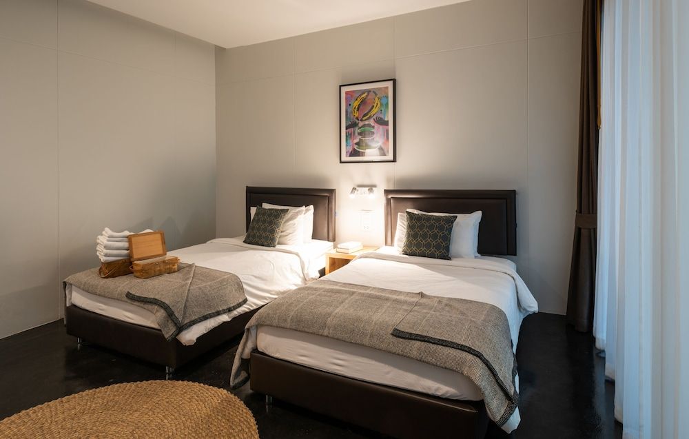 undefined Cherlock Hotel 4