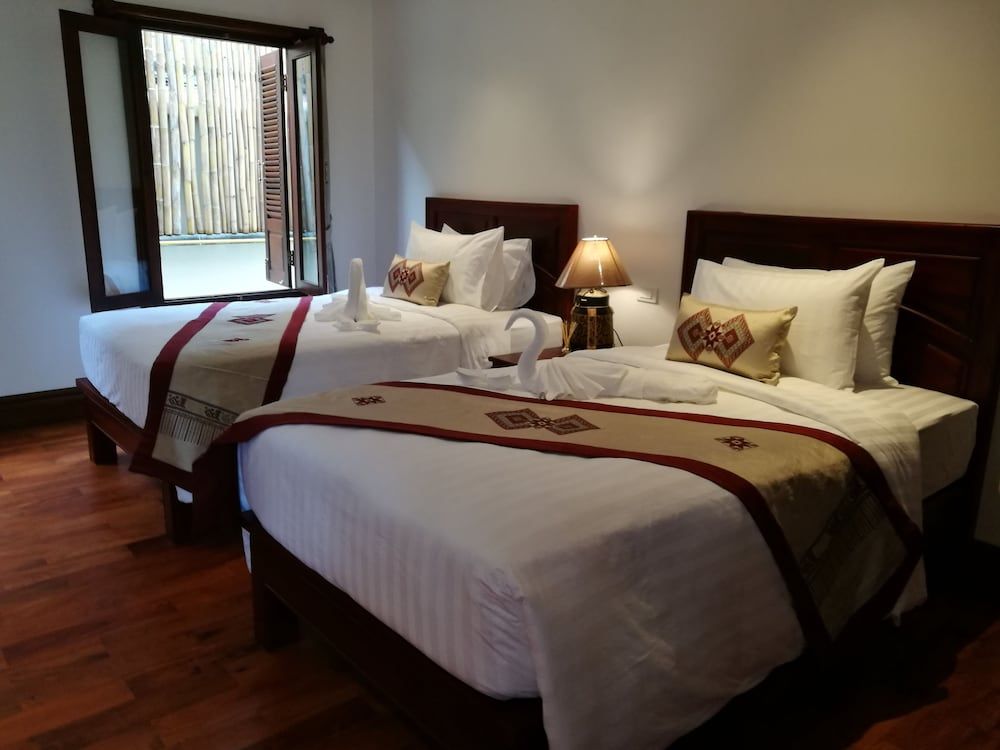 Houngvilai Hotel Deluxe Twin Room 8