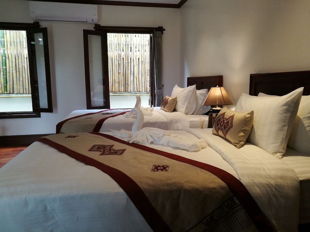 Houngvilai Hotel Deluxe Twin Room 7