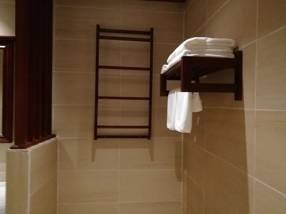 Houngvilai Hotel Deluxe Twin Room 10