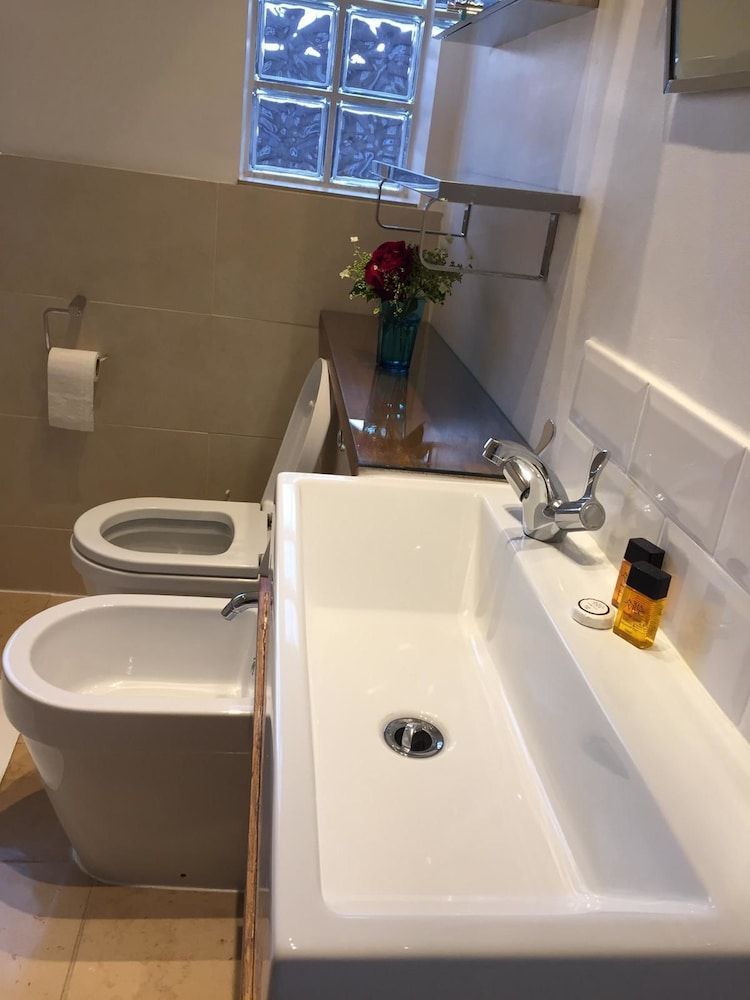 Marble Apartments Tooting House House, Private Bathroom, Garden View (3 Bedroom) 13