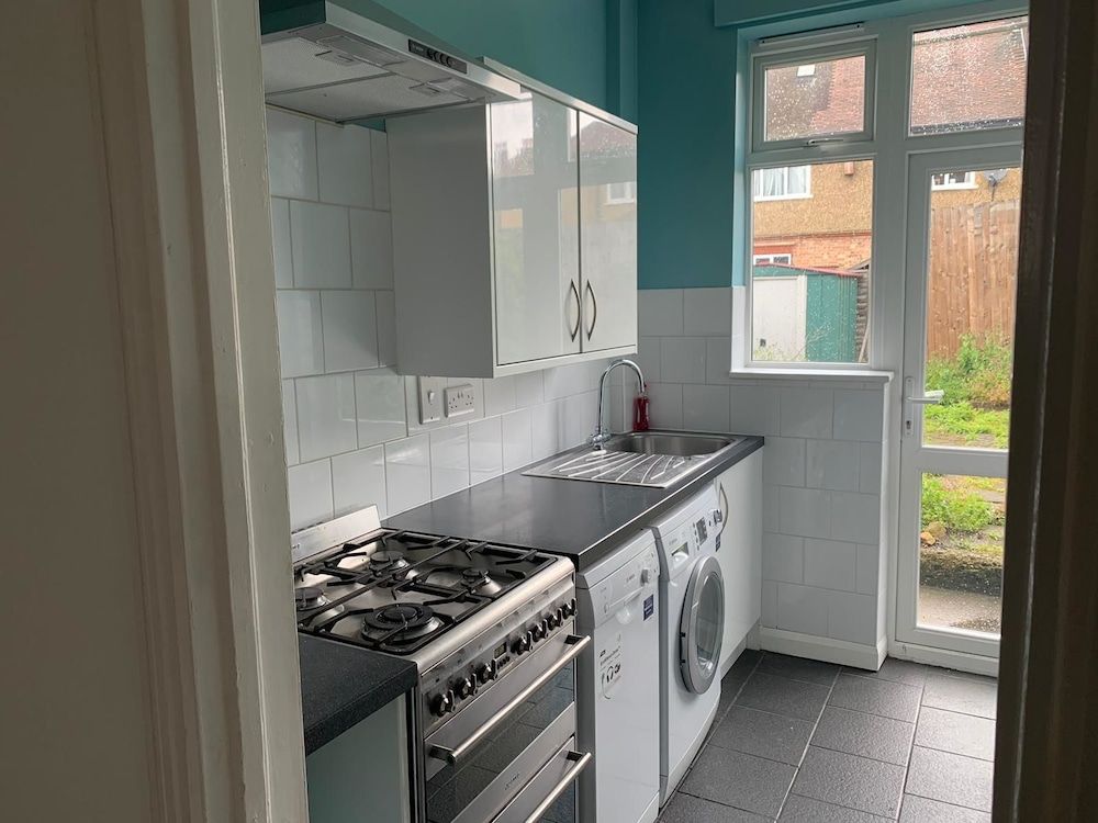Marble Apartments Tooting House House, Private Bathroom, Garden View (3 Bedroom) 3