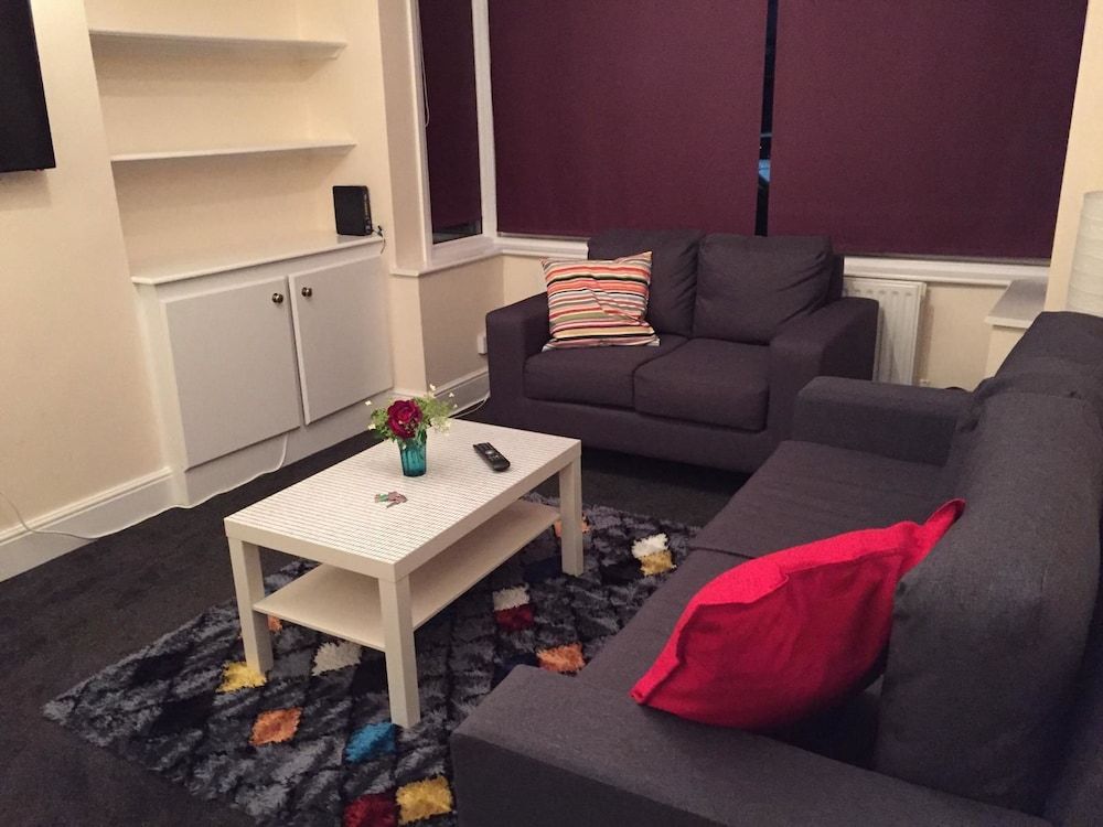 Marble Apartments Tooting House House, Private Bathroom, Garden View (3 Bedroom) 2