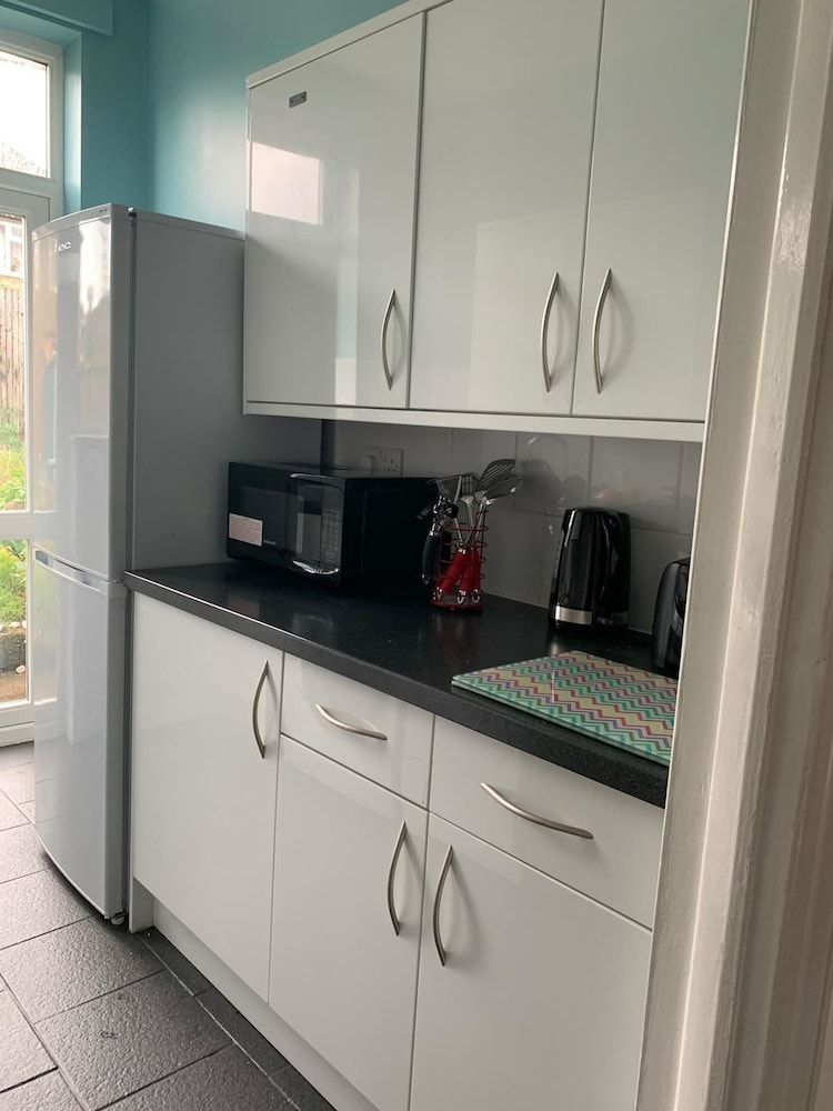 Marble Apartments Tooting House House, Private Bathroom, Garden View (3 Bedroom) 9