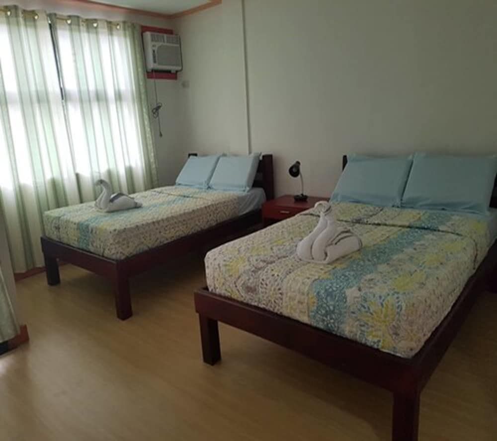 Catalinas Inn Family Room 4