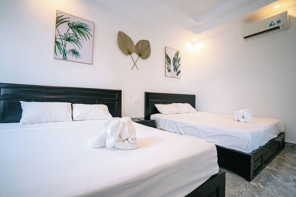 Beach Palm Villa Hoi An Family Room, Balcony 2