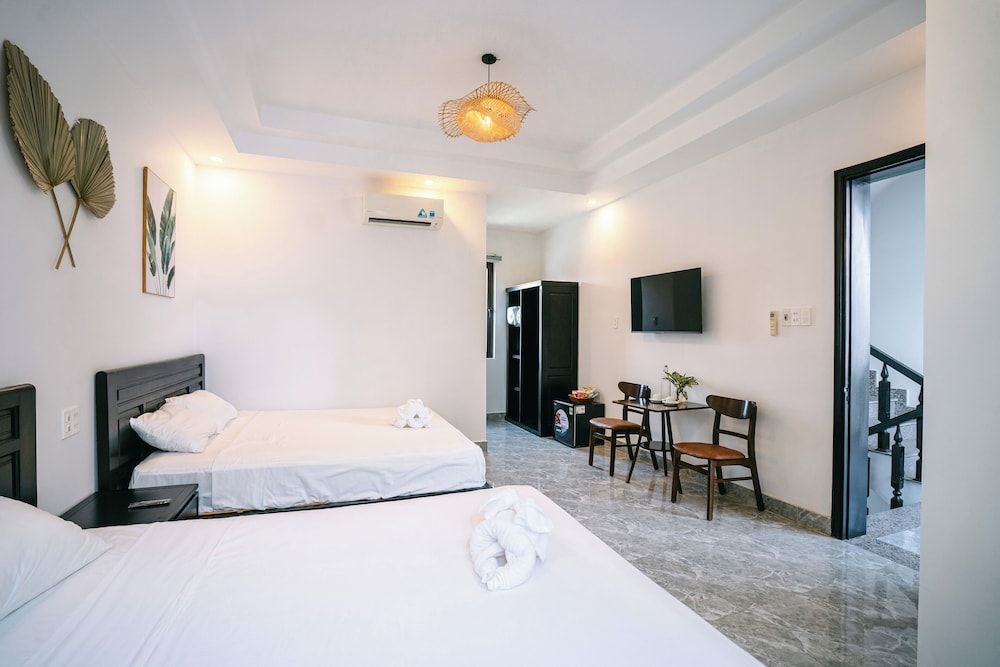 Beach Palm Villa Hoi An Family Room, Balcony 3