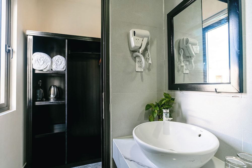 Beach Palm Villa Hoi An Family Room, Balcony 6