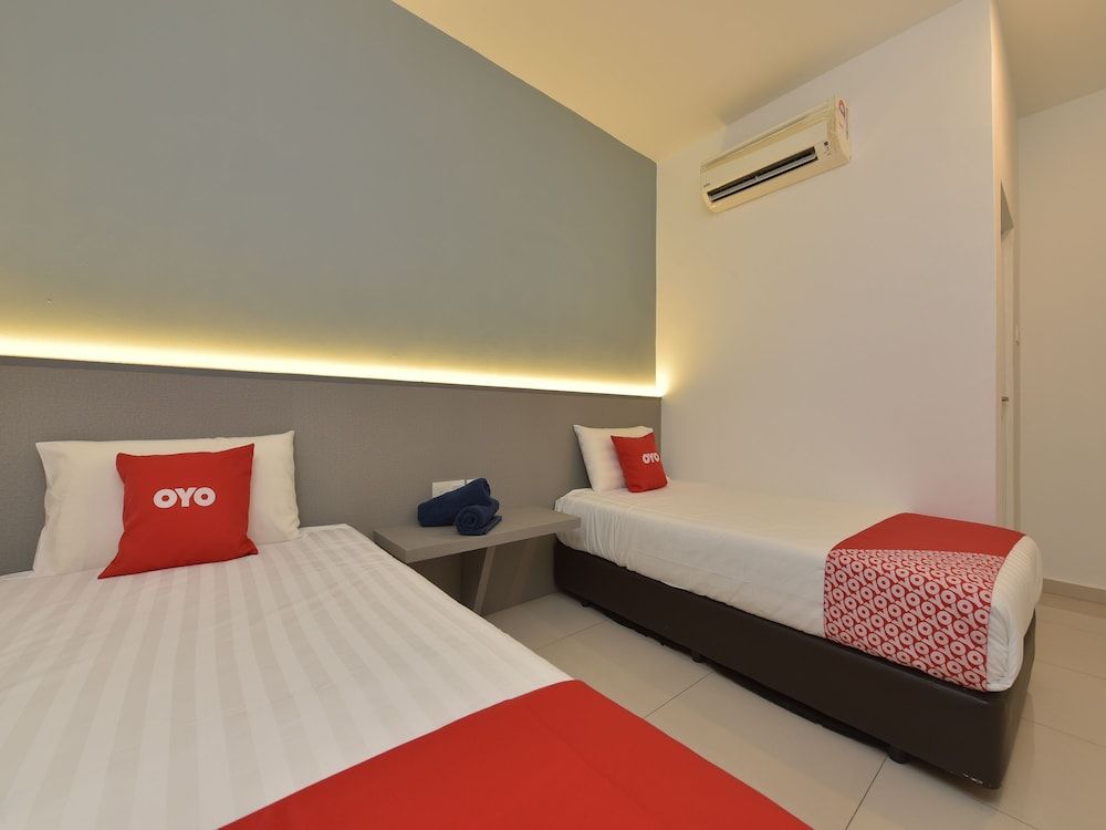 Capital O 90609 Gc Hotel Standard Twin Room 5