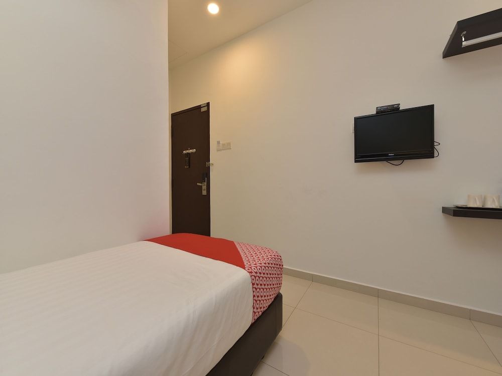 Capital O 90609 Gc Hotel Standard Twin Room