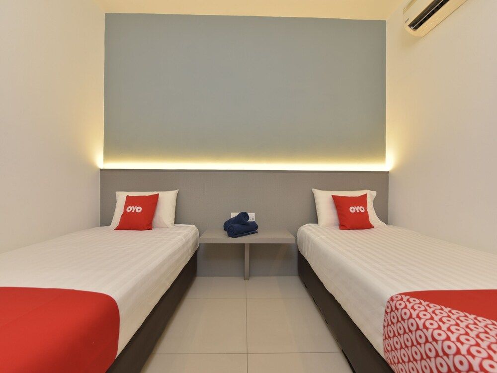 Capital O 90609 Gc Hotel Standard Twin Room 4