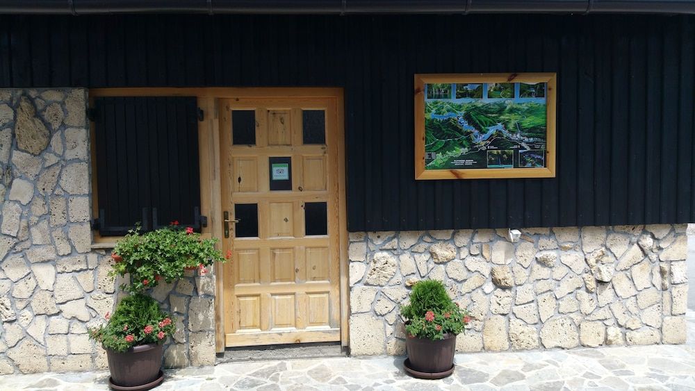 undefined Rustic Inn River 2 6