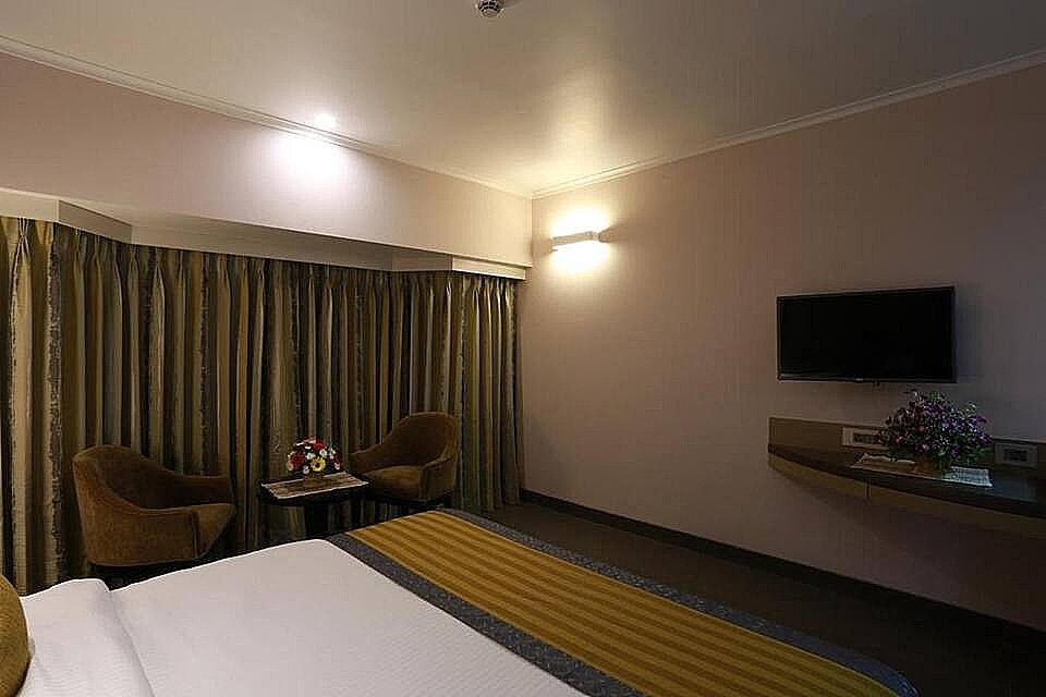 Grande Delmon Deluxe Room 12