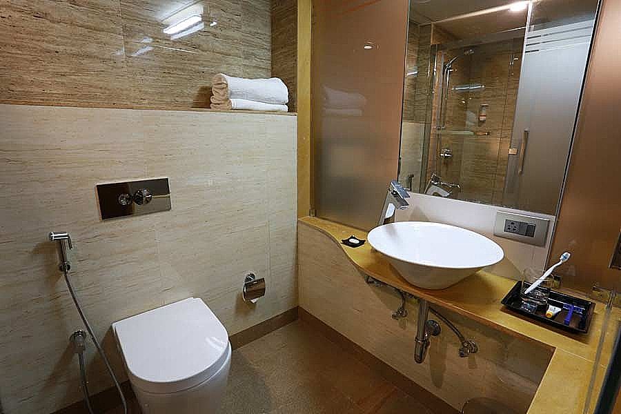 Grande Delmon Deluxe Room 10