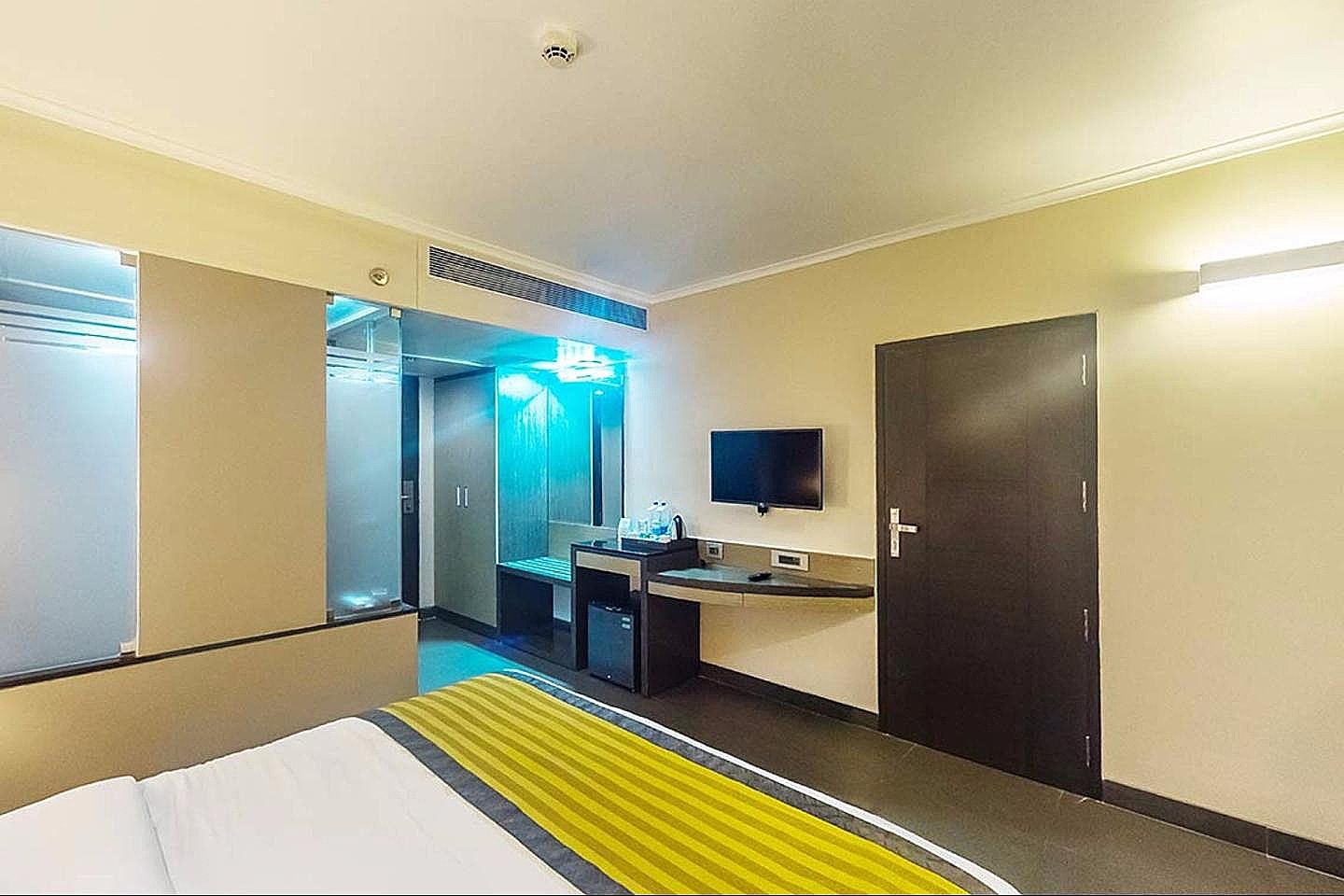 Grande Delmon Deluxe Room 9