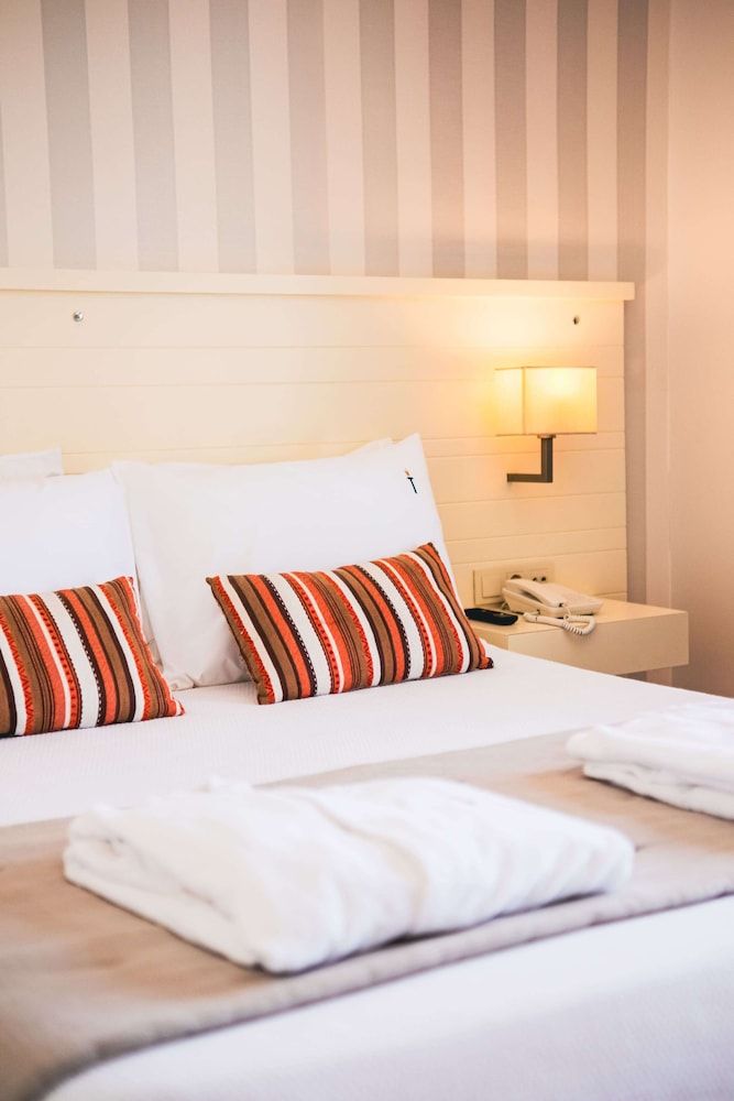 Tiara Buyukada Deluxe Room, Sea View 2