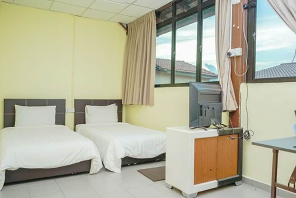 Labis Sunrise Farm Stay Twin Room
