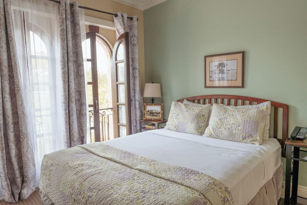 The Hacienda Traditional Room, 1 Queen Bed 4