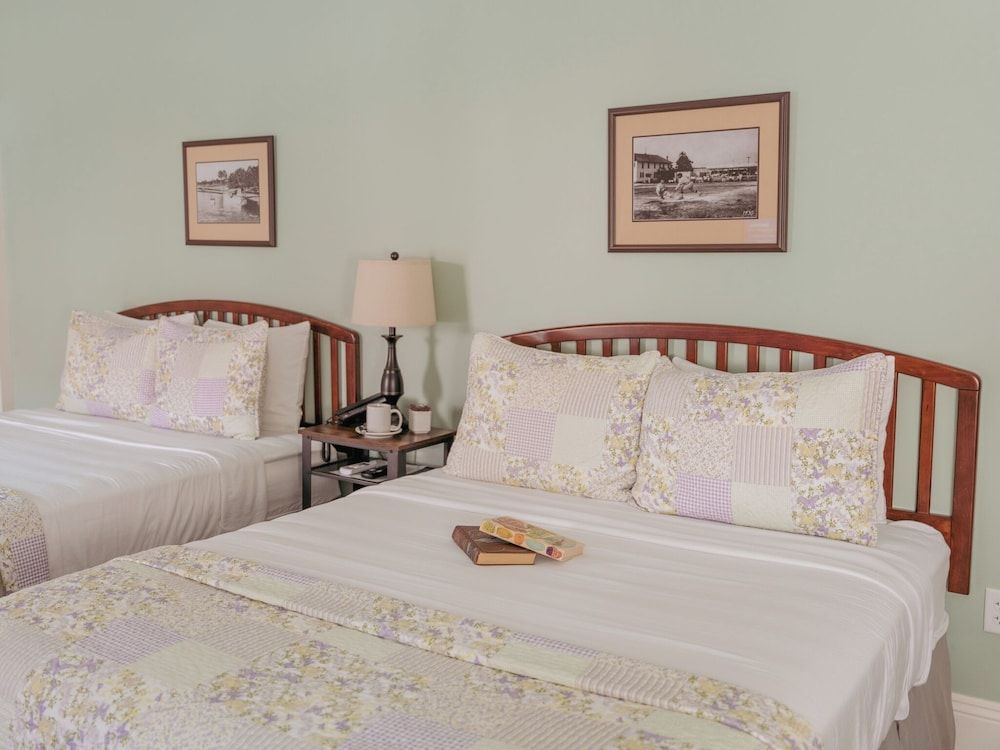 The Hacienda Traditional Room, 2 Queen Beds 4