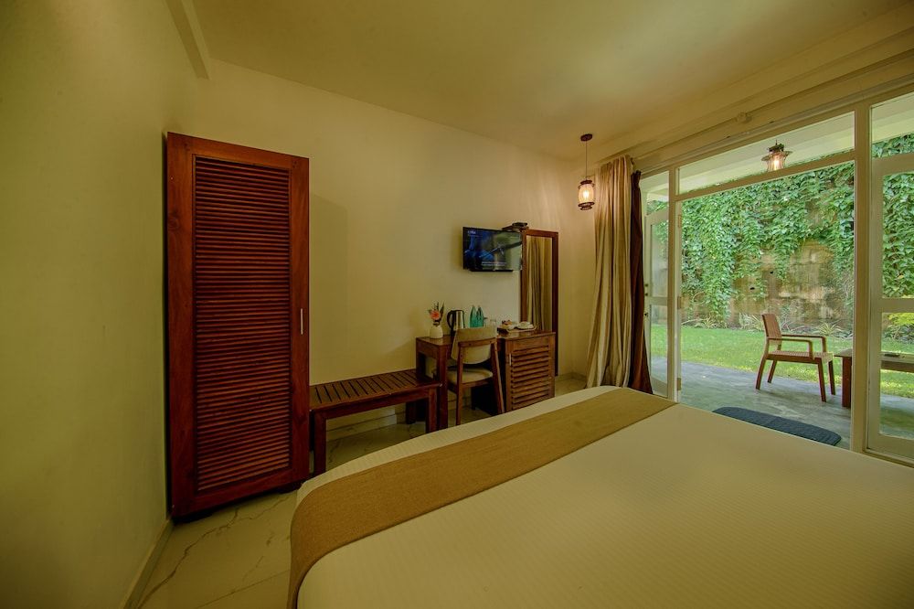 Deltora Boutique Hotel Deluxe Double Room, 1 King Bed, Patio, Garden View 6