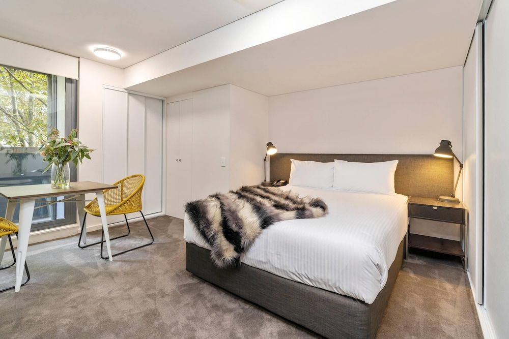 Standard Room, 1 Queen Bed, Non Smoking, Refrigerator & Microwave (Dishwasher)