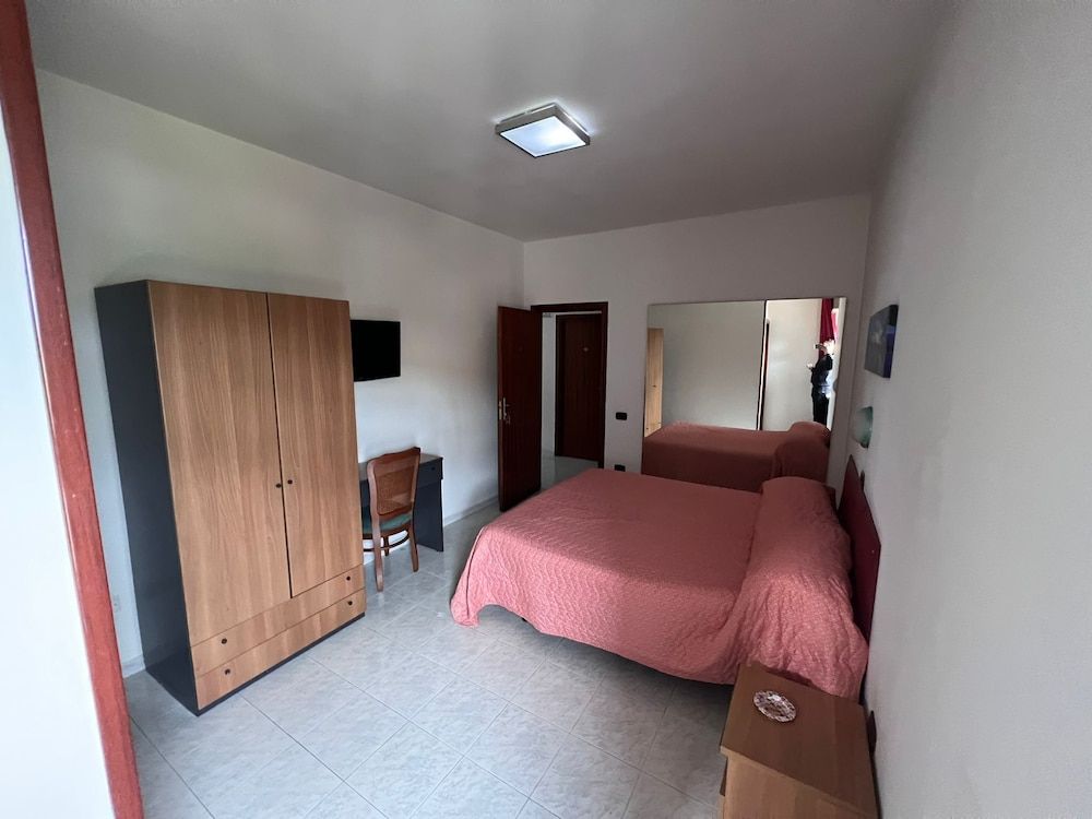 Hotel La Mela Deluxe Double or Twin Room