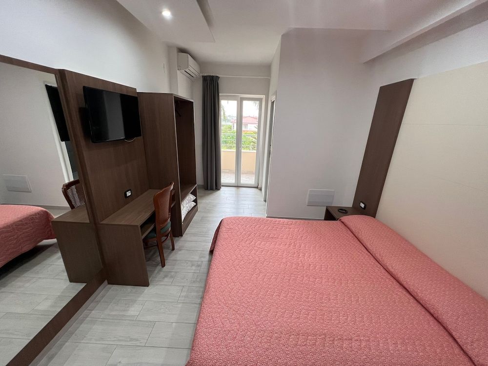 Hotel La Mela Superior Room 3