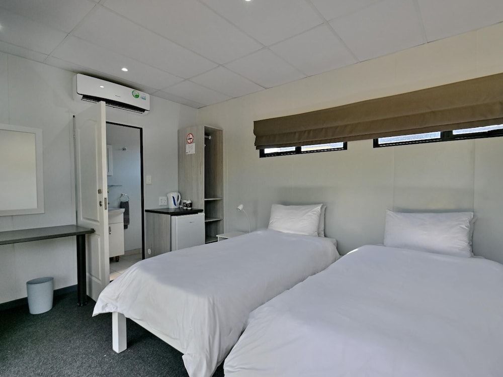 SleepOver Beitbridge Twin Room