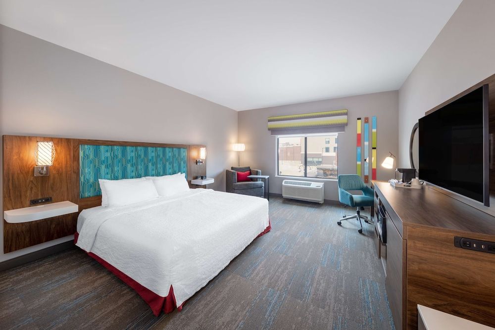 Standard Room, 1 King Bed, Refrigerator