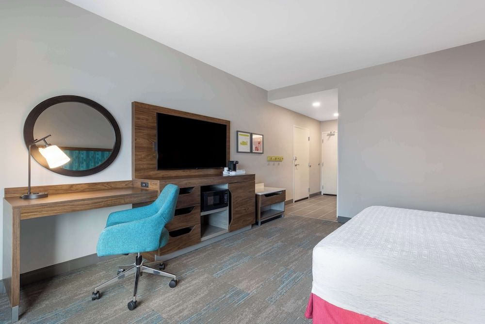 Room, 1 King Bed, Accessible, Bathtub