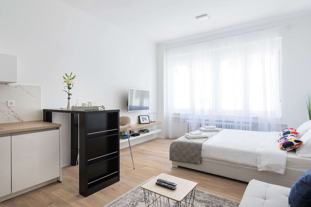 undefined Flower Square Studio - Heart of the City Center 9