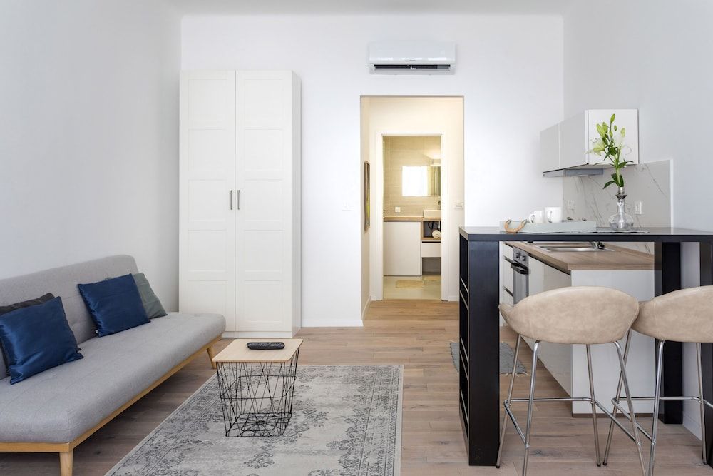 undefined Flower Square Studio - Heart of the City Center 10