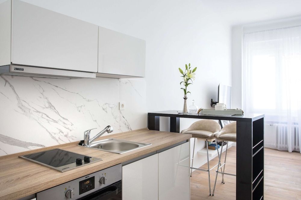 undefined Flower Square Studio - Heart of the City Center 4