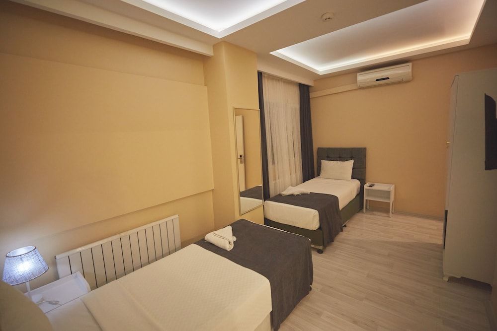Family Room, 2 Bedrooms, 2 Bathrooms, Ground Floor
