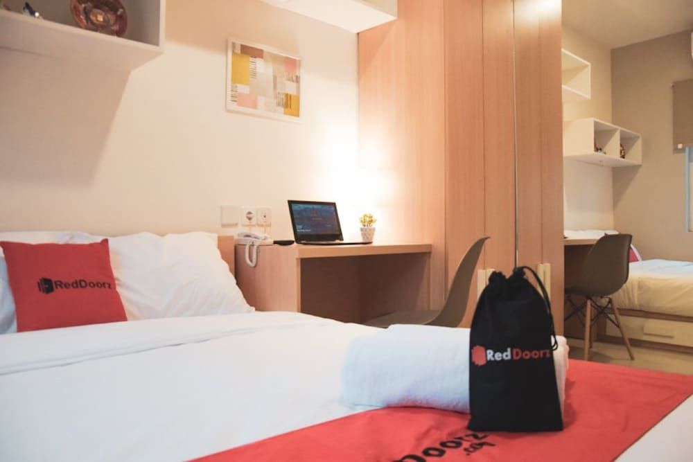 undefined RedDoorz Plus near Manggarai Station 3 7