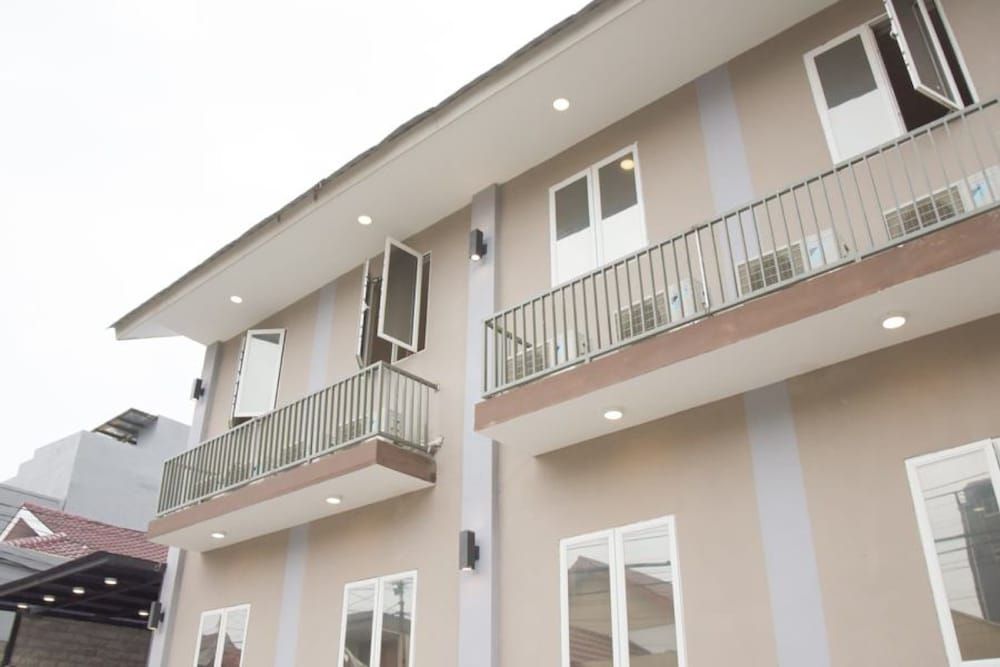 undefined RedDoorz Plus near Manggarai Station 3