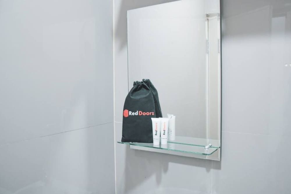 undefined RedDoorz Plus near Manggarai Station 3 8