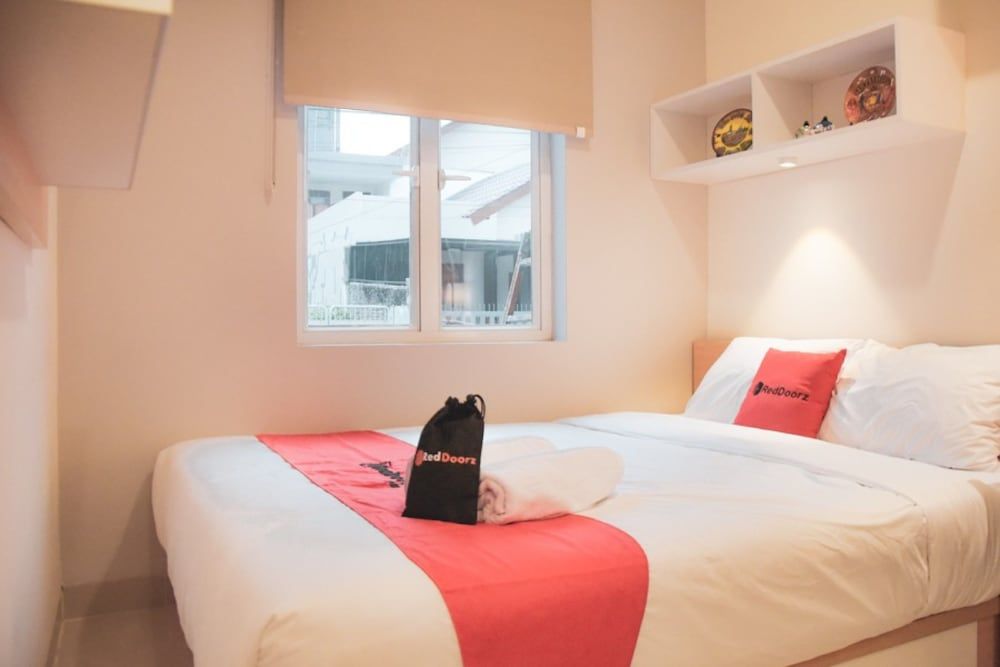 undefined RedDoorz Plus near Manggarai Station 3 5
