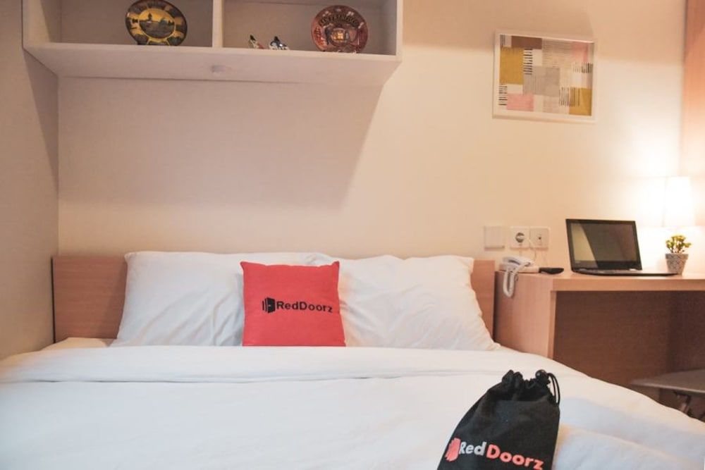 undefined RedDoorz Plus near Manggarai Station 3 6