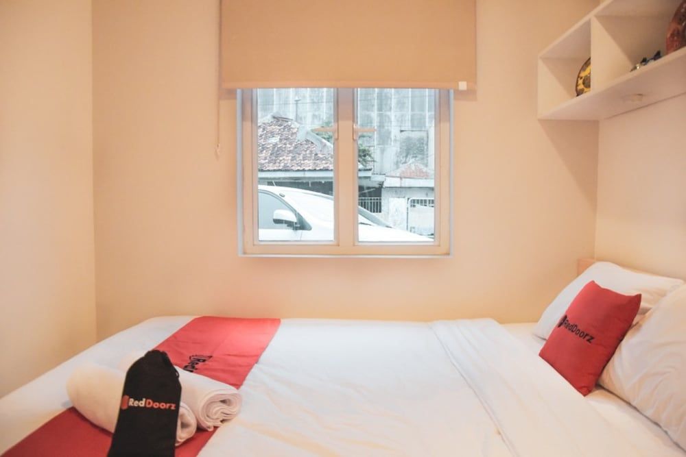 undefined RedDoorz Plus near Manggarai Station 3 2