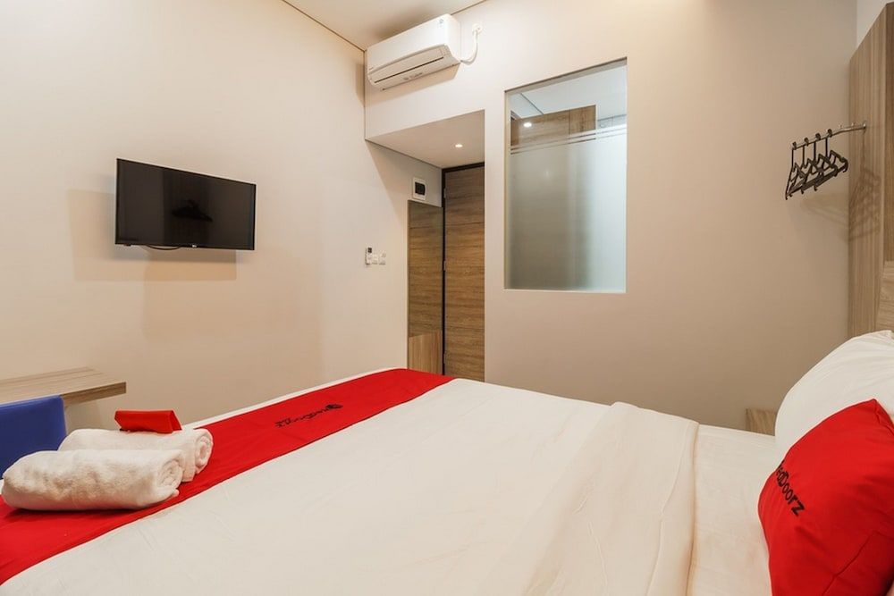 undefined RedDoorz Plus near Senayan City - Hostel 3