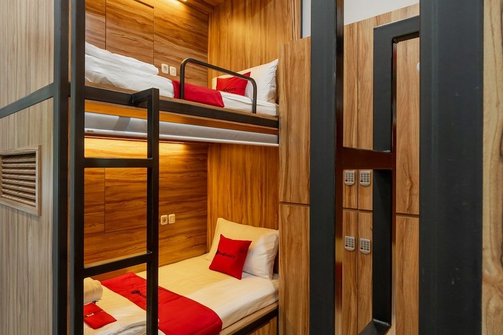 undefined RedDoorz Plus near Senayan City - Hostel 7