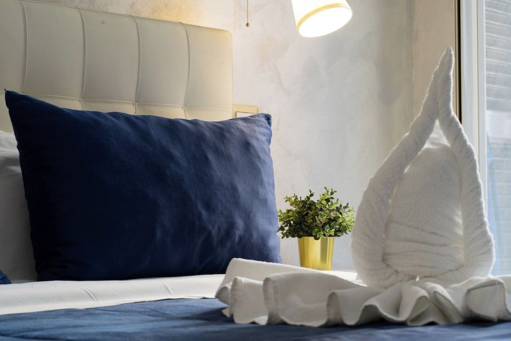 undefined Alma Adry 9