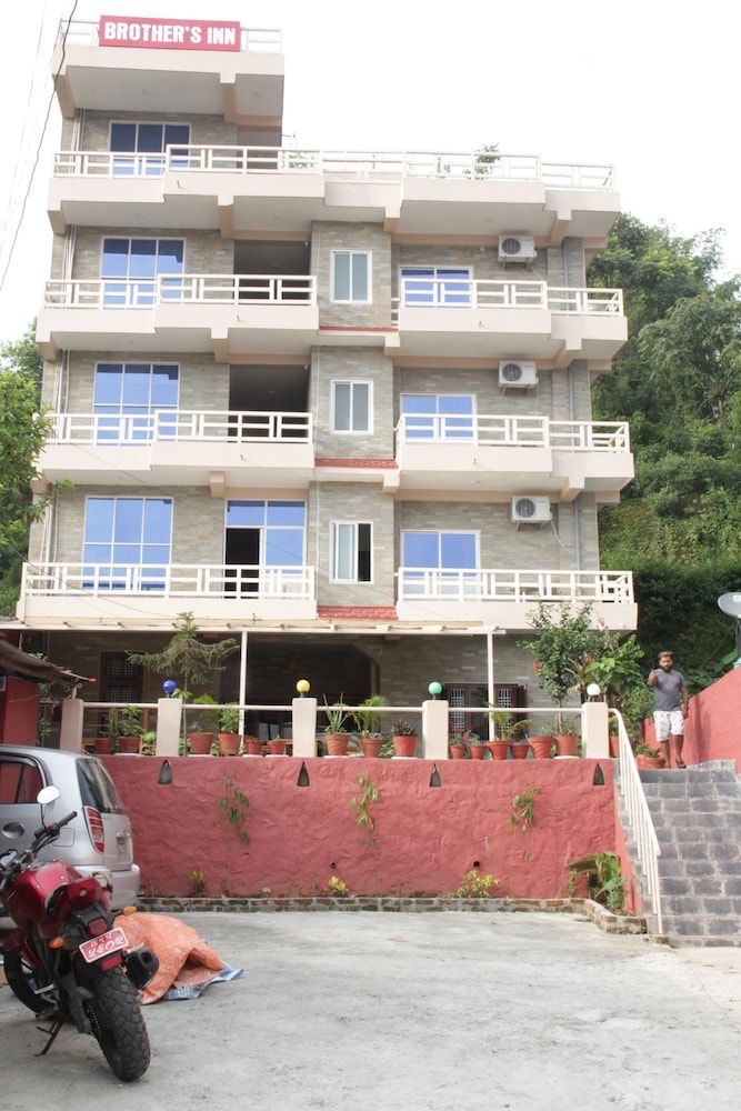 undefined Hotel Brothers Inn 8