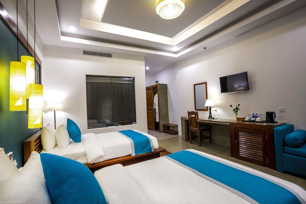 The Tito Suite Residence Landmark Suite Twin Bed - Pool View 3